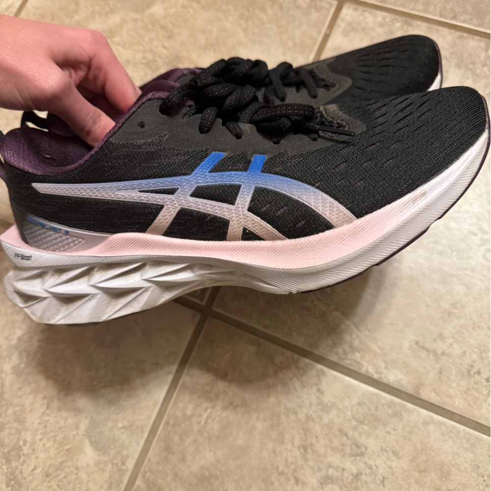 ASICS Novablast